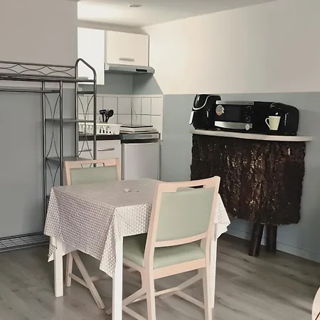 De Pierre-j Apartman *